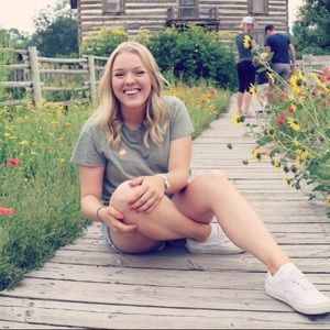 Meet your Posher, Nicole